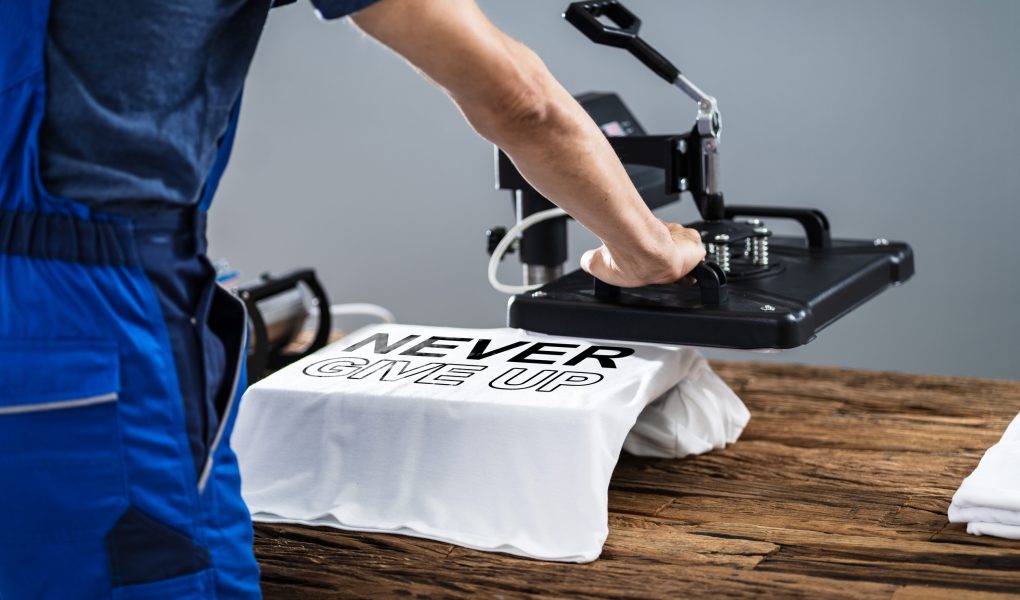 Sérigraphie textile : comment personnaliser une petite série sans se ruiner